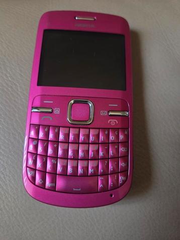 Nokia C3-00 in hot pink beschikbaar voor biedingen