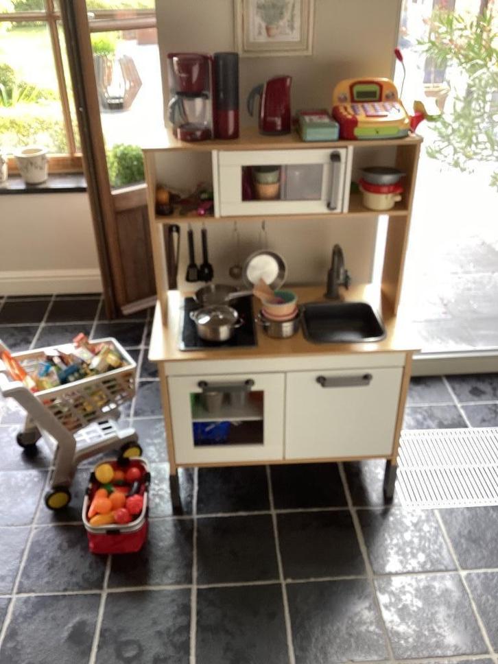 Houten speelgoedkeuken en winkelwagen, Kinderen en Baby's, Speelgoed | Houten speelgoed, Zo goed als nieuw, Overige typen, Ophalen