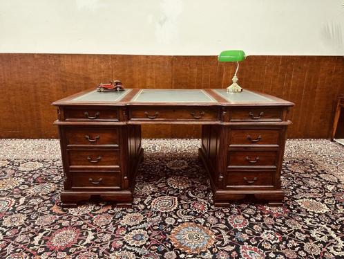 Klassiek Engels Chesterfield Bureau, Antiek en Kunst, Antiek | Kantoor en Zakelijk, Ophalen of Verzenden
