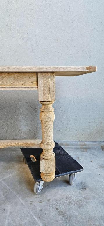 Kloostertafel beschikbaar voor biedingen