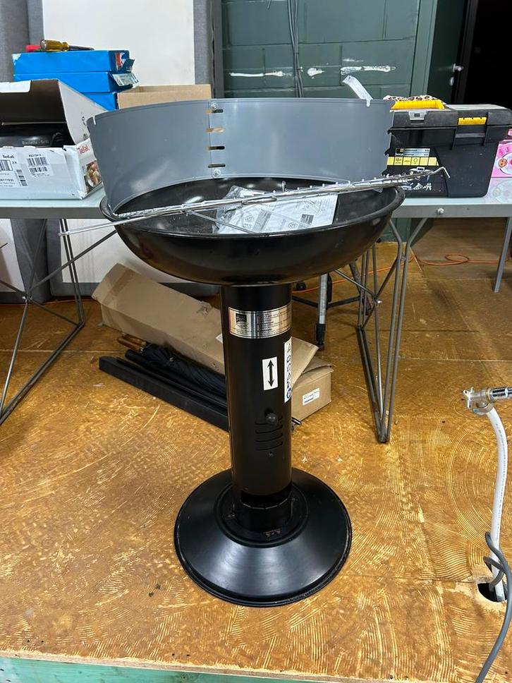 Zwarte BBQ Samos-II, Tuin en Terras, Houtskoolbarbecues, Zo goed als nieuw, Ophalen