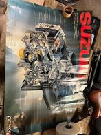 Te koop poster Suzuki 1 cyl motoren, Ophalen, Zo goed als nieuw