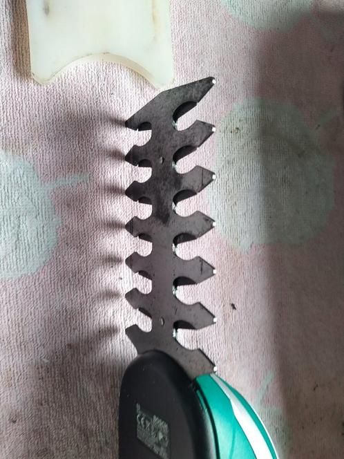 Sculpte-haies sans fil Bosch isio lithium- ion 3,6 v, Tuin en Terras, Heggenscharen, Zo goed als nieuw, Ophalen