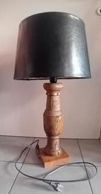 Lamp met houten voet Leder kap, Huis en Inrichting, Ophalen of Verzenden, Zo goed als nieuw, Hout