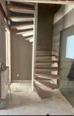 Metalen Draai trap met houten treden, Ophalen, Zo goed als nieuw, Trap