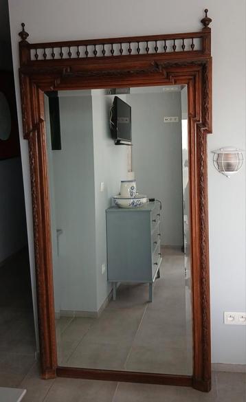 Antieke eiken spiegel beschikbaar voor biedingen