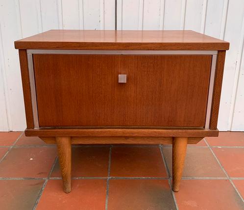 Scandinavisch teakhouten vintage nachtkastje, Huis en Inrichting, Slaapkamer | Nachtkastjes, Gebruikt, Ophalen
