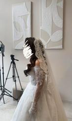 Prachtige kanten bruidsjurk met hoepel, Kleding | Dames, Trouwkleding en Trouwaccessoires, Ophalen of Verzenden, Zo goed als nieuw