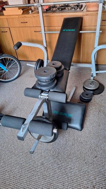 Fitnesstoestel met gewichten + buikspier- toestel beschikbaar voor biedingen