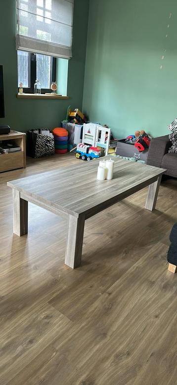 Salontafel beschikbaar voor biedingen