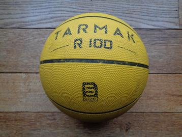 Ballon de basket jaune TARMAK R100 de taille 5 jusqu'à 10 an