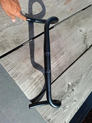 Aeston gravelstuur 42cm beschikbaar voor biedingen