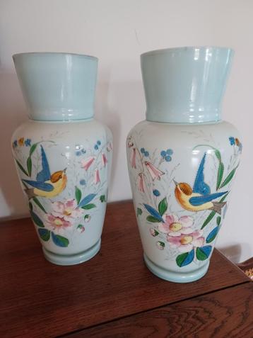 Paire de vases en Opaline beschikbaar voor biedingen