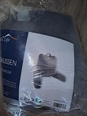 Leeskussen voor in bed of zetel beschikbaar voor biedingen