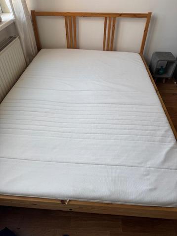 Ikea bed met lattenbodem en topper matras, Huis en Inrichting, Ophalen, Overige kleuren, 140 cm, Zo goed als nieuw