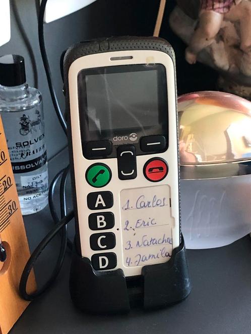 GPS-locatie mobiele telefoon 4 programmeerbare toetsen, Telecommunicatie, Mobiele telefoons | Toebehoren en Onderdelen, Zo goed als nieuw