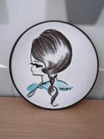 Vintage wandbordje meisje, D 14 cm. Bieden vanaf €10., Antiek en Kunst, Ophalen of Verzenden