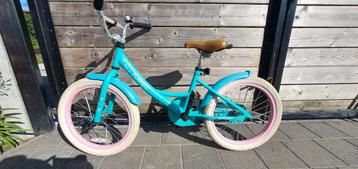Meisje Fiets beschikbaar voor biedingen