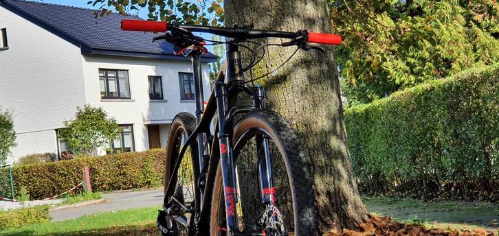 scott scale carbon met UPGRADES  & ultra light 10,2KG, Fietsen en Brommers, Fietsen | Mountainbikes en ATB, Zo goed als nieuw