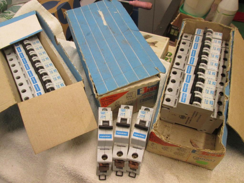 Automatische zekeringen allerlei, Bricolage & Construction, Électricité & Câbles, Utilisé, Interrupteur, Interrupteur, Enlèvement
