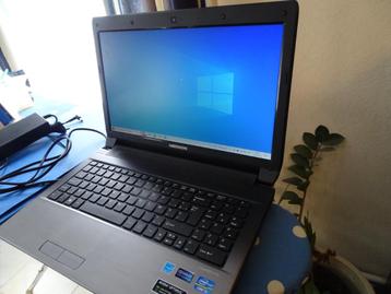 Laptop Medion Akoya P6638