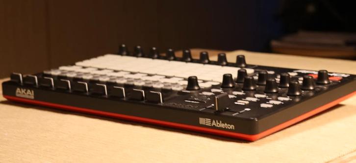 Akai APC40 Mk2 – Zo goed als nieuw – Vaste prijs, Musique & Instruments, Équipement Midi, Comme neuf, Enlèvement