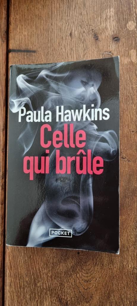 "Celle qui brûle" de Paula Hawkins, Livres, Thrillers, Comme neuf, Enlèvement ou Envoi