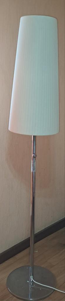 Designlamp in zeer goede staat   beschikbaar voor biedingen