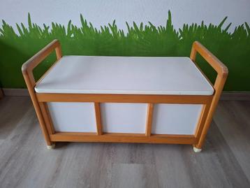 Stevige speelgoedkist/bank hout met wit beschikbaar voor biedingen