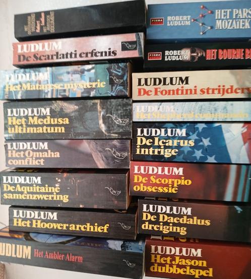 Thrillers - spionageromans Robert LUDLUM, Boeken, Thrillers, Gelezen, Amerika, Ophalen of Verzenden