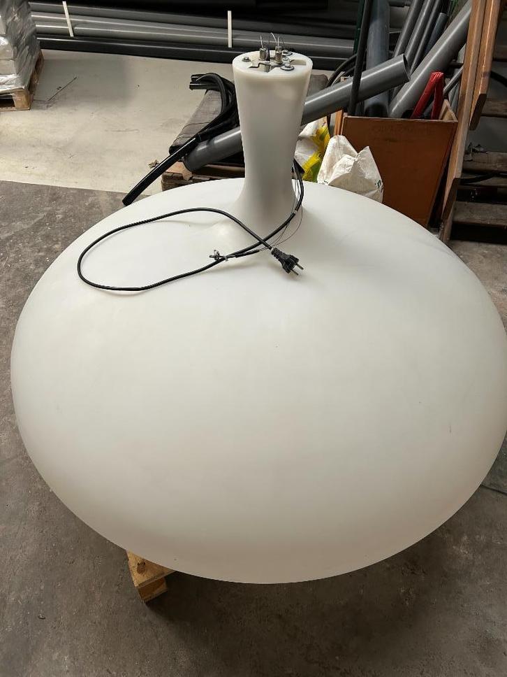 Grote bolvormige LED lamp, Huis en Inrichting, Lampen | Hanglampen, Zo goed als nieuw, 75 cm of meer, Kunststof, Ophalen