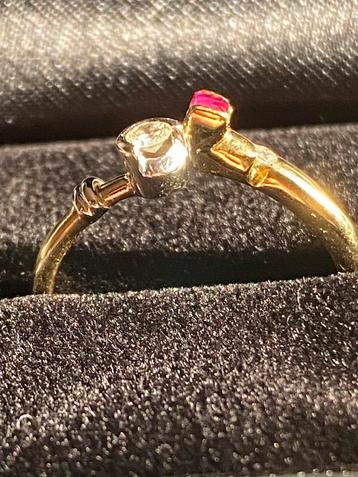 18k gouden ring met robijn en diamant.