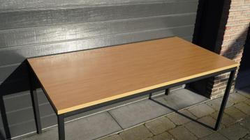 Kantinetafel beschikbaar voor biedingen