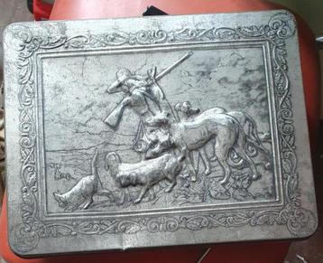 Decoratief brocante blik met jachttafereel beschikbaar voor biedingen