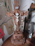 tramp art kruisbeeld/ folk art 47,5 cm hoog, Antiek en Kunst, Antiek | Religieuze voorwerpen, Ophalen