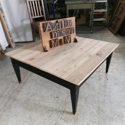 Stoere antieke zwarte salontafel blad pallethout 94 x 90 H41, Antiek en Kunst, Antiek | Meubels | Tafels, Ophalen