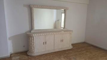 Griekse dressoir met spiegel beschikbaar voor biedingen