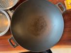 Wokpan (inductie), Huis en Inrichting, Keuken | Potten en Pannen, Gietijzer, Ophalen of Verzenden, Zo goed als nieuw, Keramische plaat