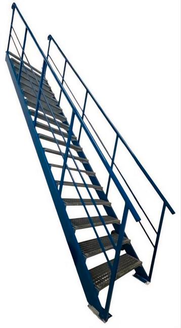 Trap 340cm - 17 treden tbv entresolvloer / verdiepingsvloer. beschikbaar voor biedingen