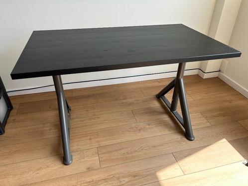 IKEA IDASEN (IDÅSEN) bureau zwart/donkergrijs, 120x70 cm, Huis en Inrichting, Bureaus, Zo goed als nieuw, Bureau, Ophalen