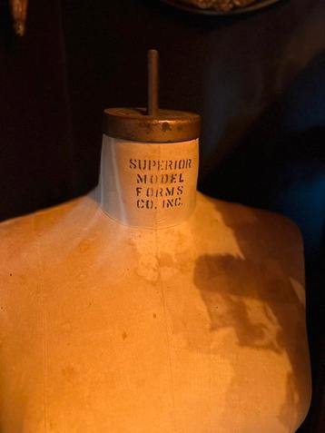 Antieke prachtige mooie speciale paspop 1965 beschikbaar voor biedingen