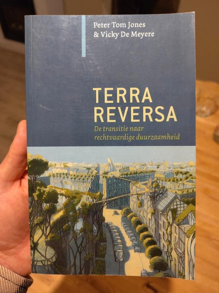 Vicky De Meyere - Terra Reversa, Boeken, Politiek en Maatschappij, Zo goed als nieuw, Ophalen of Verzenden