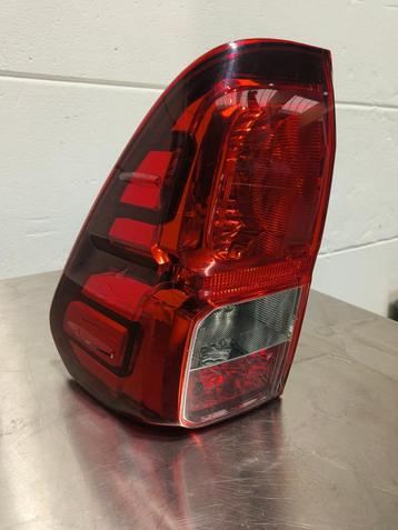 Originele linkerachterlicht Toyota hilux GUN125(LD) beschikbaar voor biedingen