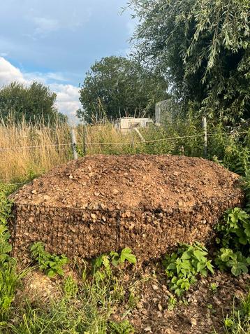 Gratis paardenmest beschikbaar voor biedingen
