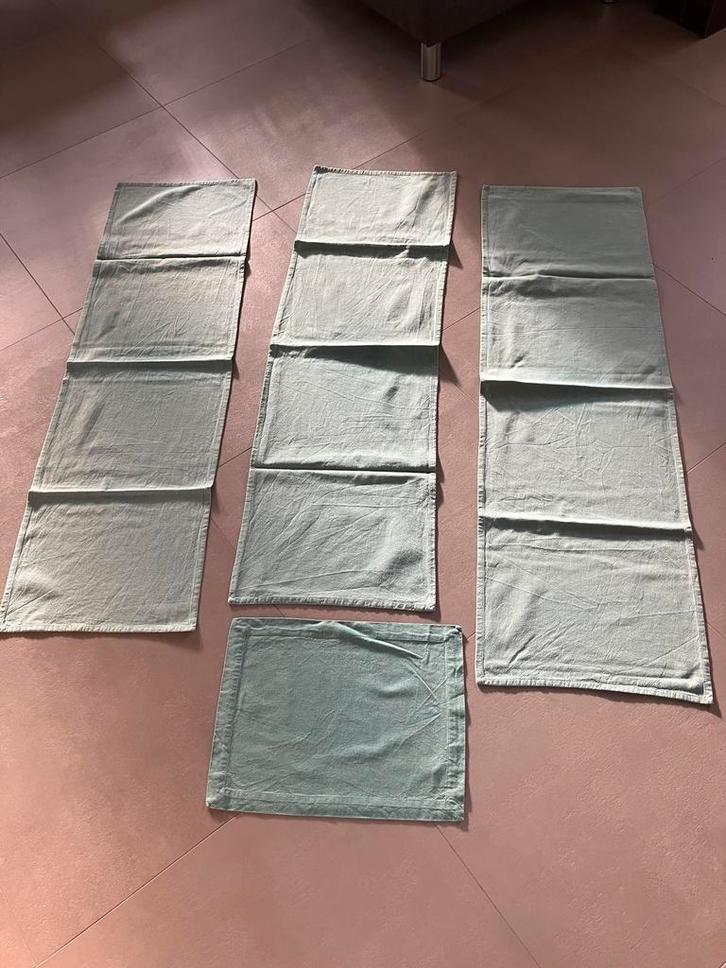 Pakket 3x tafelloper / tafellaken + 1 stoffen placemat, Huis en Inrichting, Keuken | Textiel, Zo goed als nieuw, Placemat, Ophalen of Verzenden