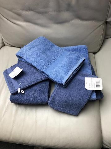 Essuies et gants de toilette beschikbaar voor biedingen