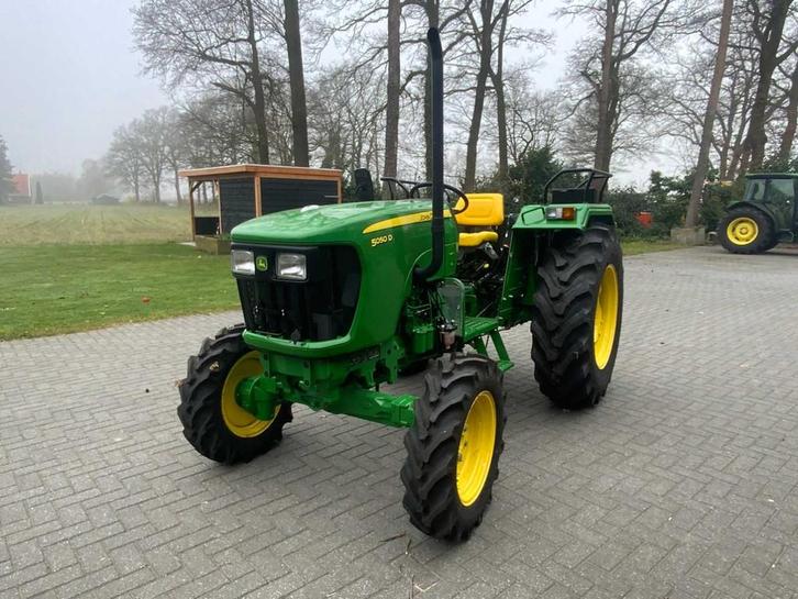 2022 John Deere 5050D Vierwielaangedreven landbouwtractor, Zakelijke goederen, Landbouw | Tractoren, John Deere, Gebruikt