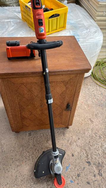 Bosmaaier op acu, Enlèvement, Comme neuf, Batterie, Black&Decker