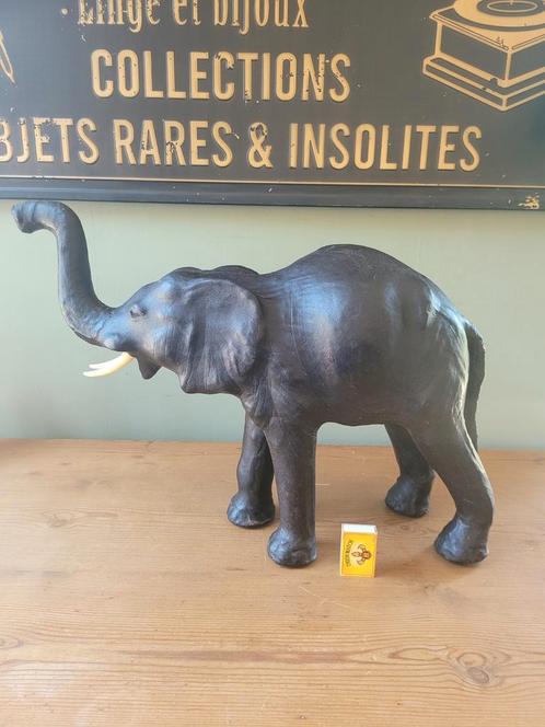 Grote zwarte leren olifant, Antiek en Kunst, Kunst | Beelden en Houtsnijwerken, Ophalen of Verzenden
