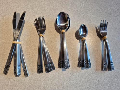 Bestekset messen vorken lepels koffielepels dessertvorkjes, Huis en Inrichting, Keuken | Bestek, Zo goed als nieuw, Bestekset